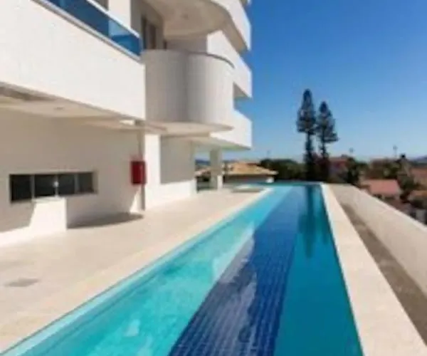 Apartamento Completo com Piscina no Condomínio em Cabo Frio